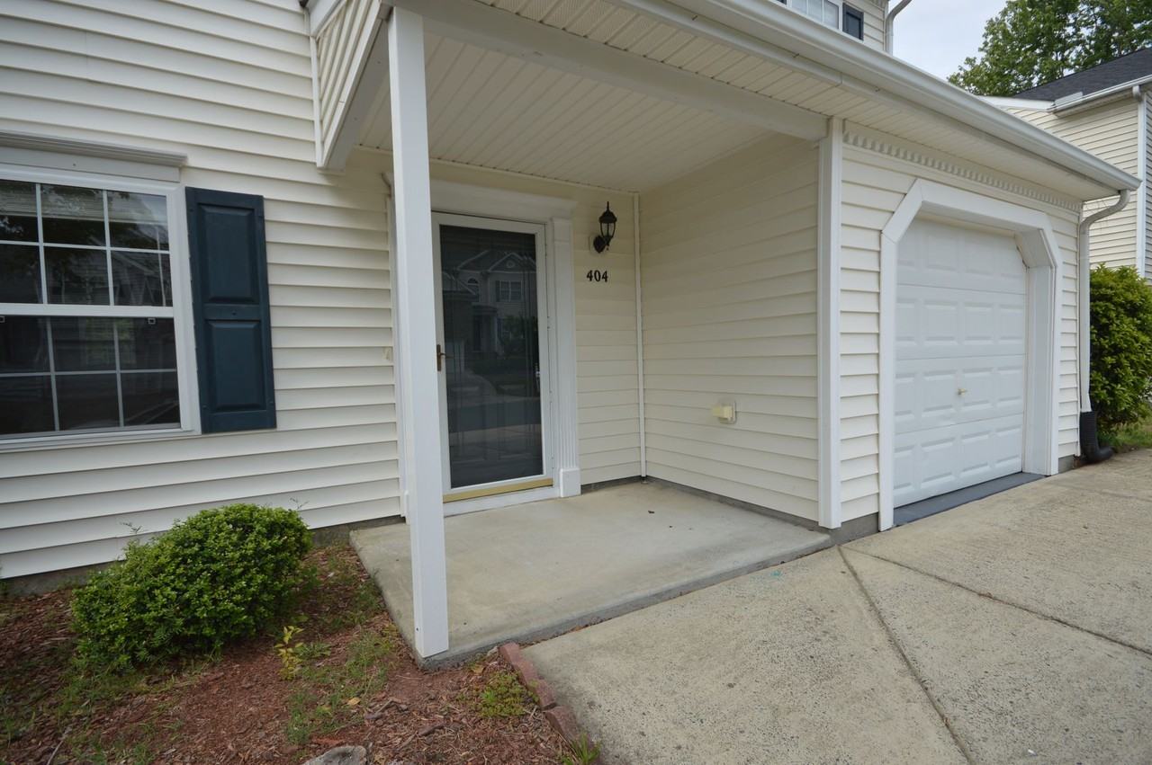 404 Hanson Rd - Photo 3 of 34