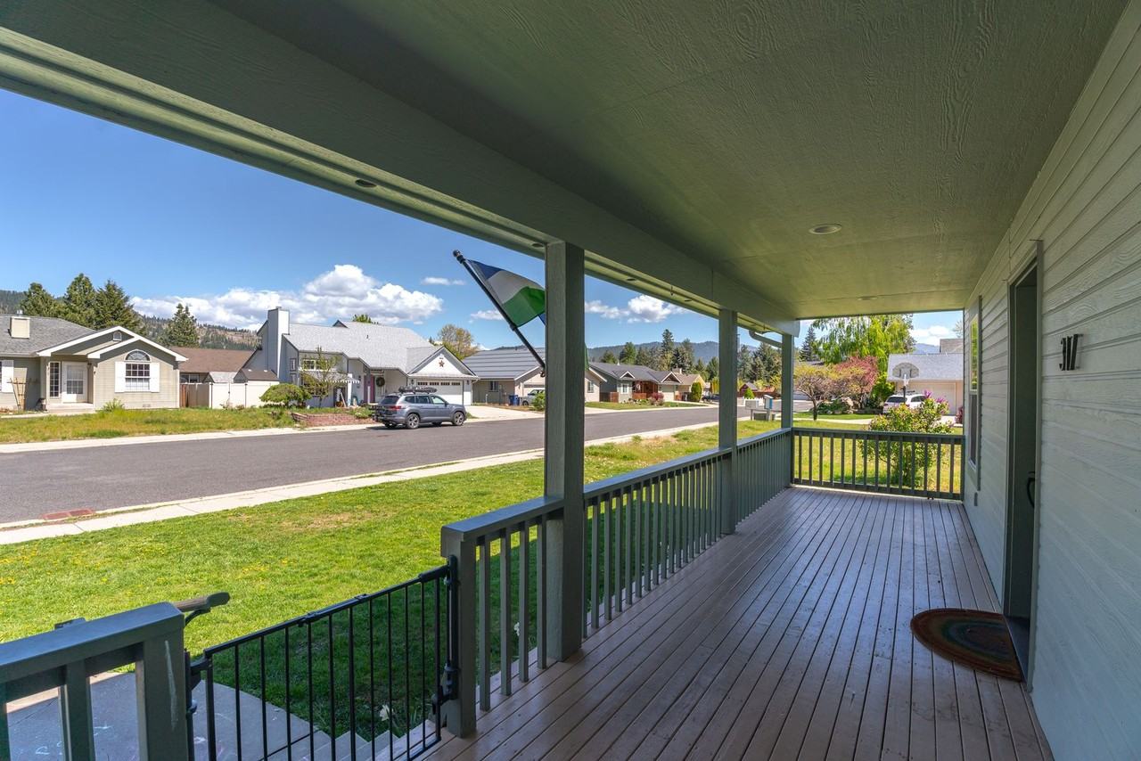 317 Meadow Dr - Photo 2 of 30
