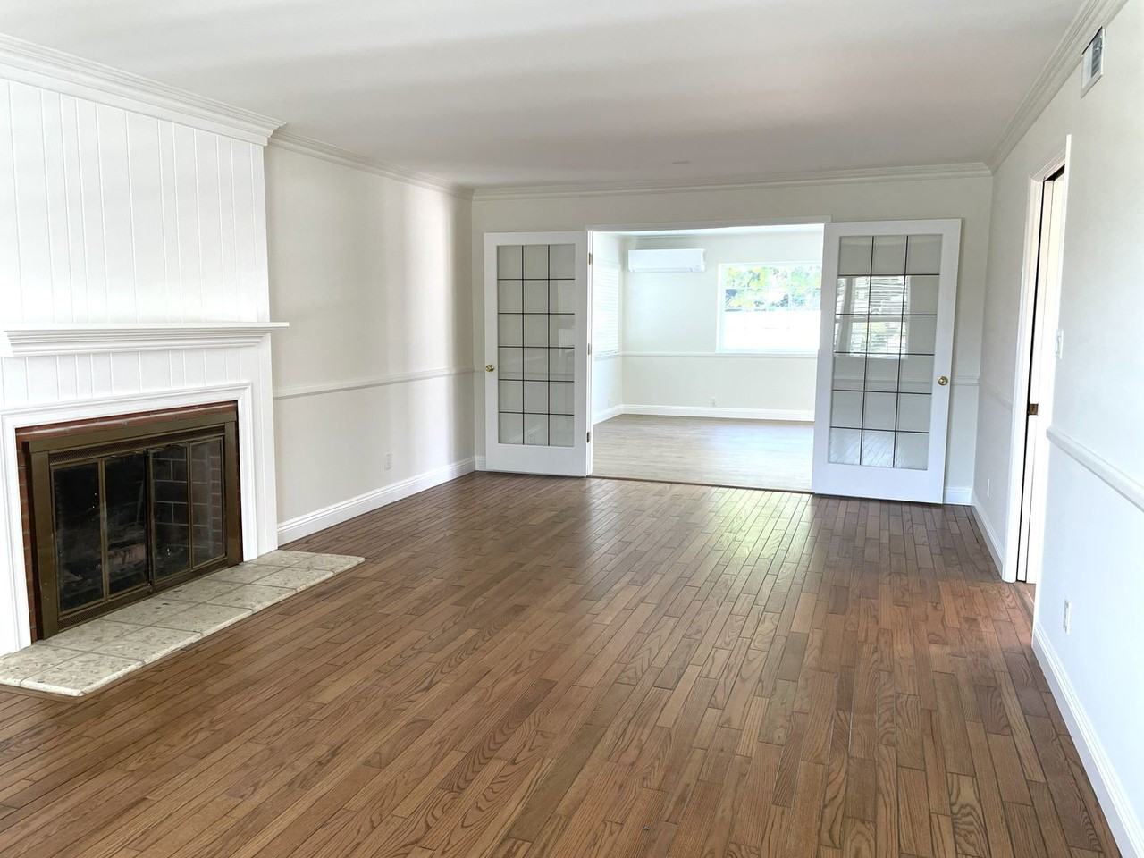 5233 Emerald St - Photo 3 of 33