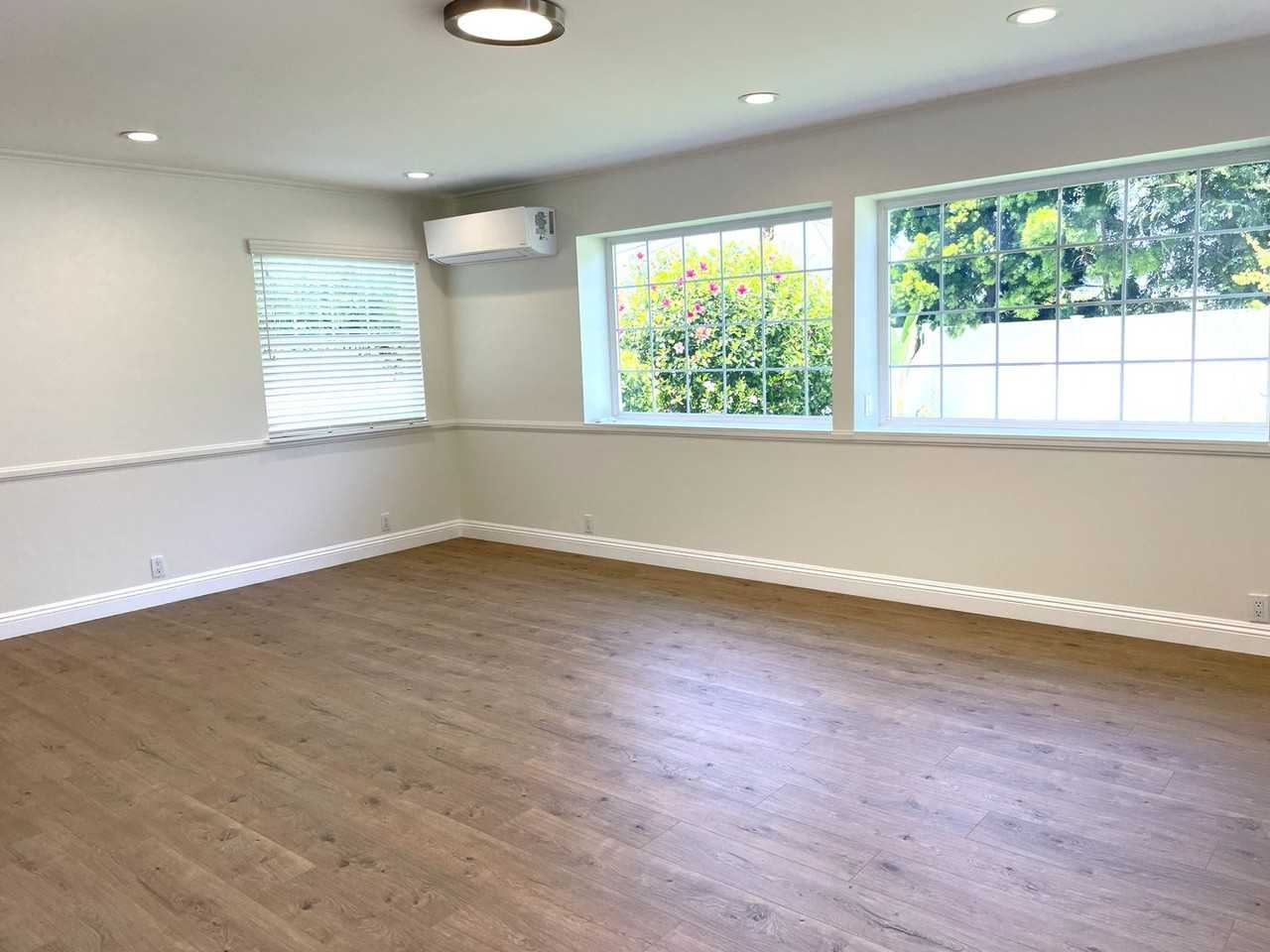 5233 Emerald St - Photo 5 of 33