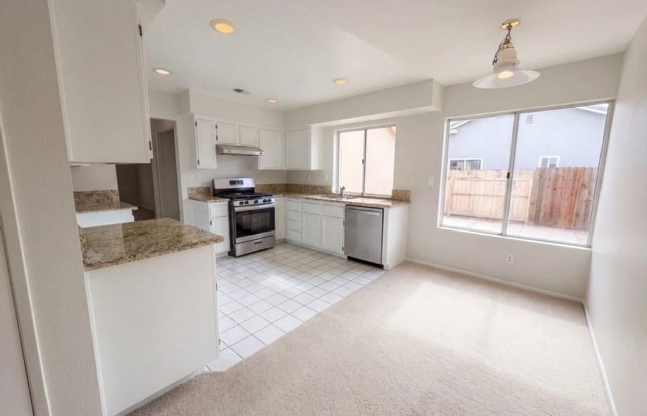 2565 W Fairview Dr - Photo 2 of 13