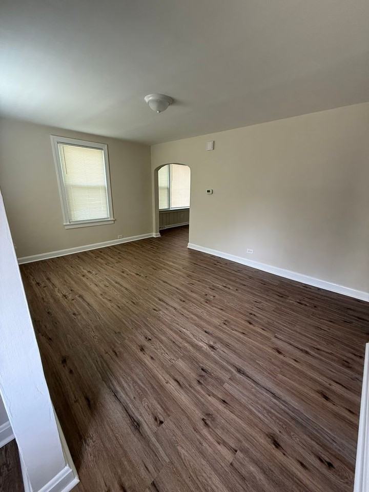 319 E Church St - Photo 2 of 13