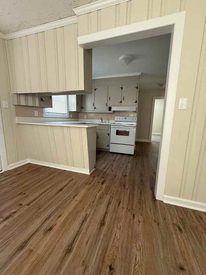 319 E Church St - Photo 5 of 13