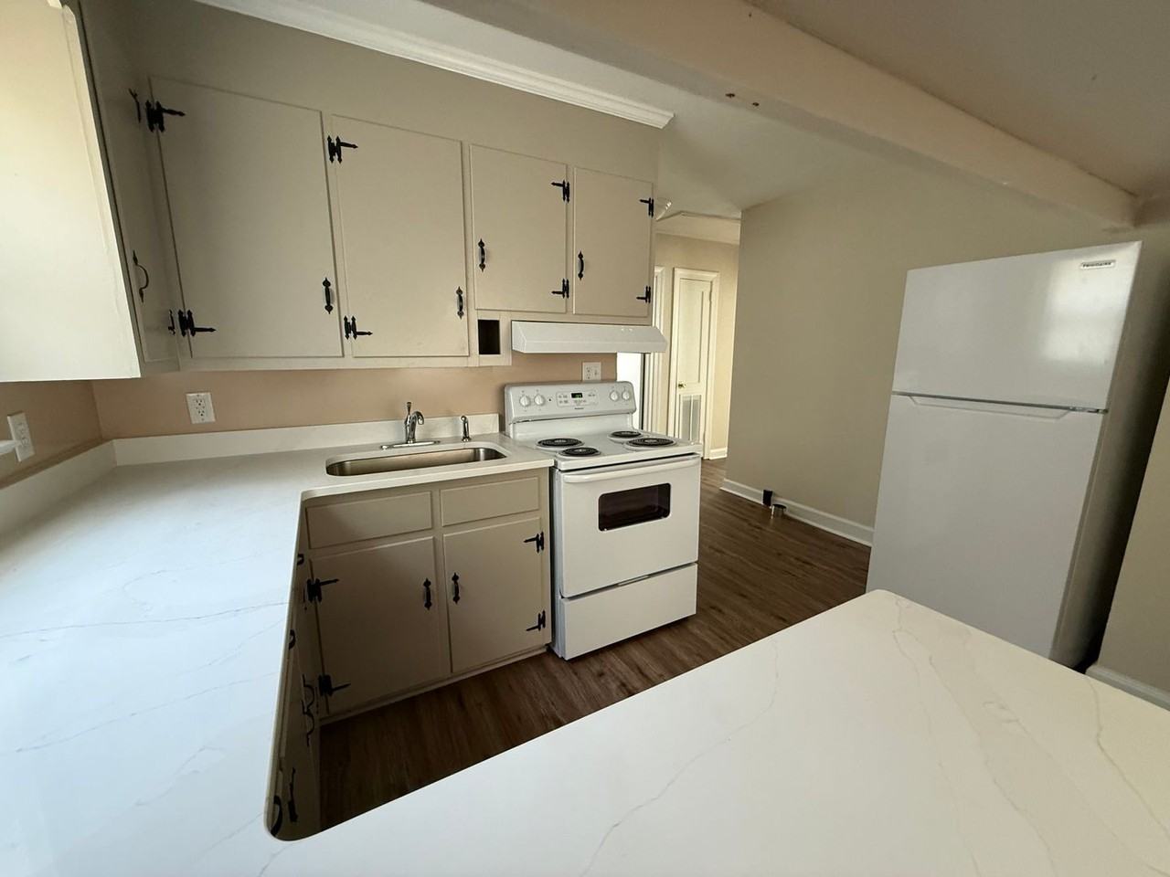 319 E Church St - Photo 6 of 13