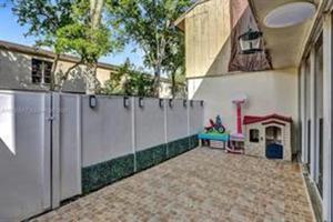 featured image of 833 Nw 81st Ave