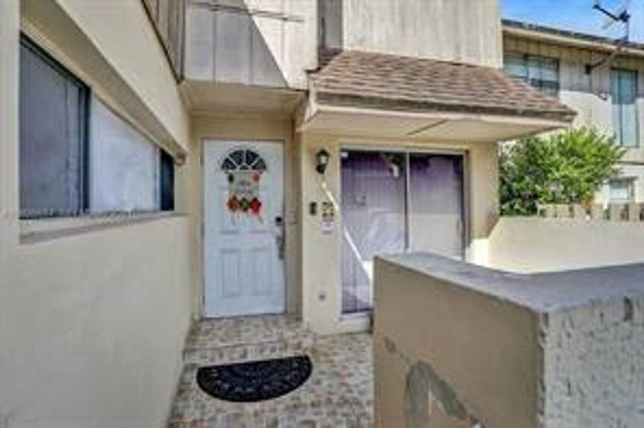 833 Nw 81st Ave - Photo 2 of 27