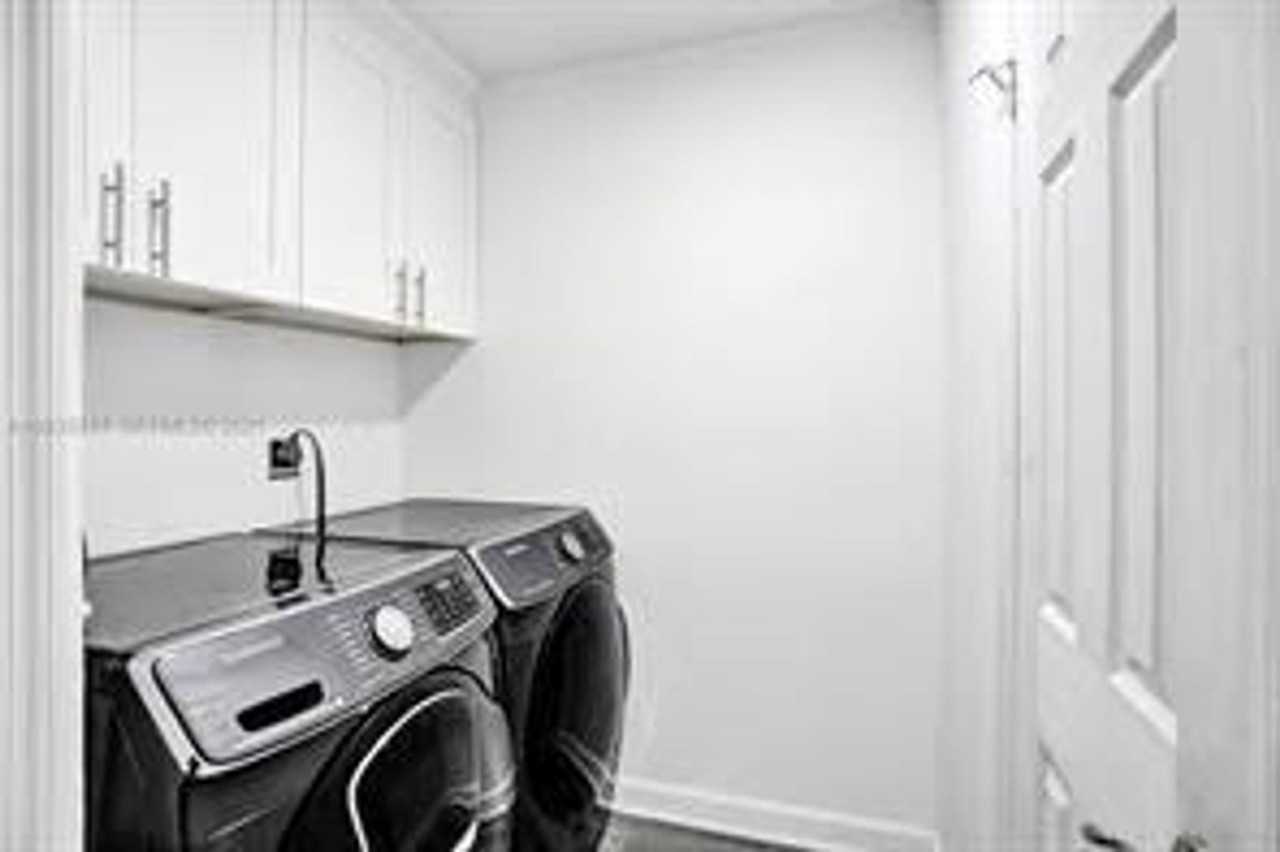 833 Nw 81st Ave - Photo 5 of 27