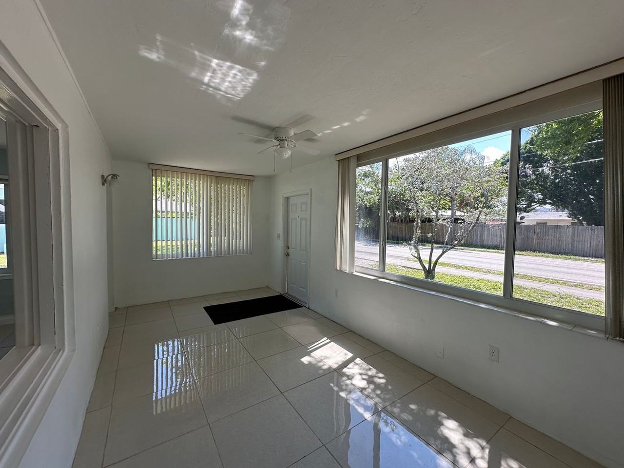 3540 Ne 6th Ave - Photo 2 of 9
