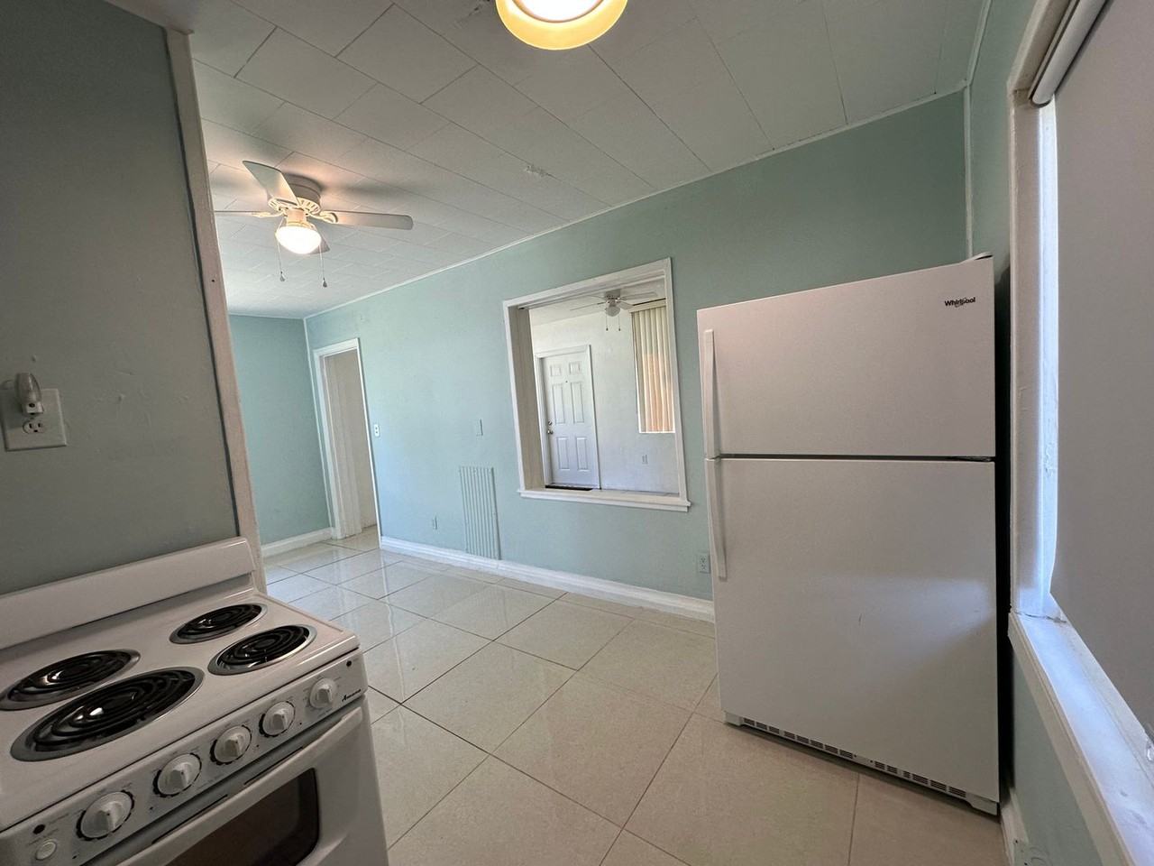 3540 Ne 6th Ave - Photo 4 of 9