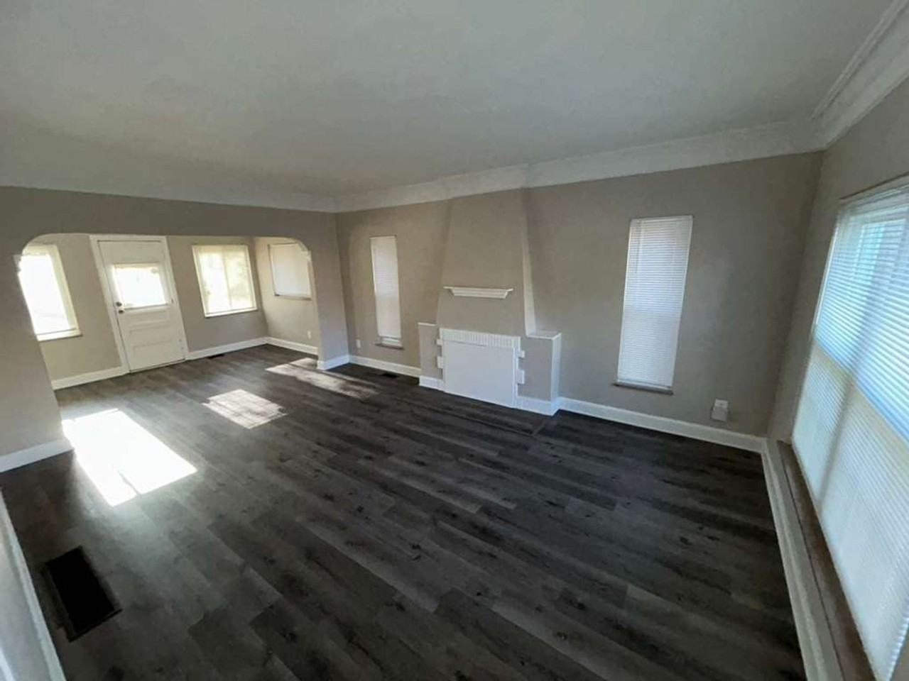 16546 Wisconsin St - Photo 3 of 24