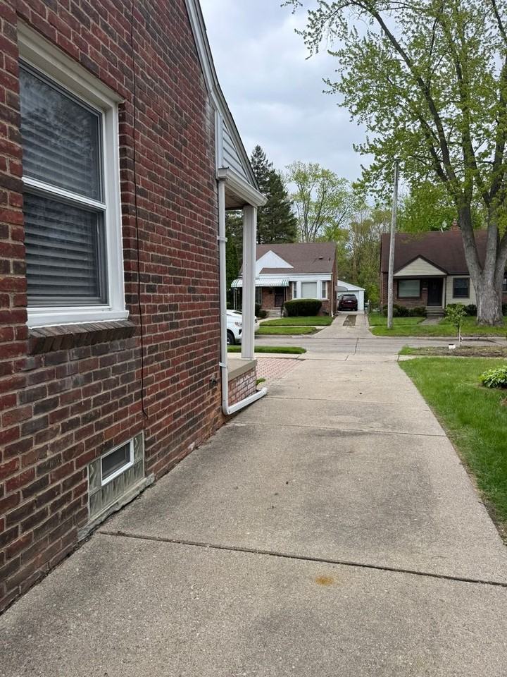 11347 Virgil - Photo 5 of 18