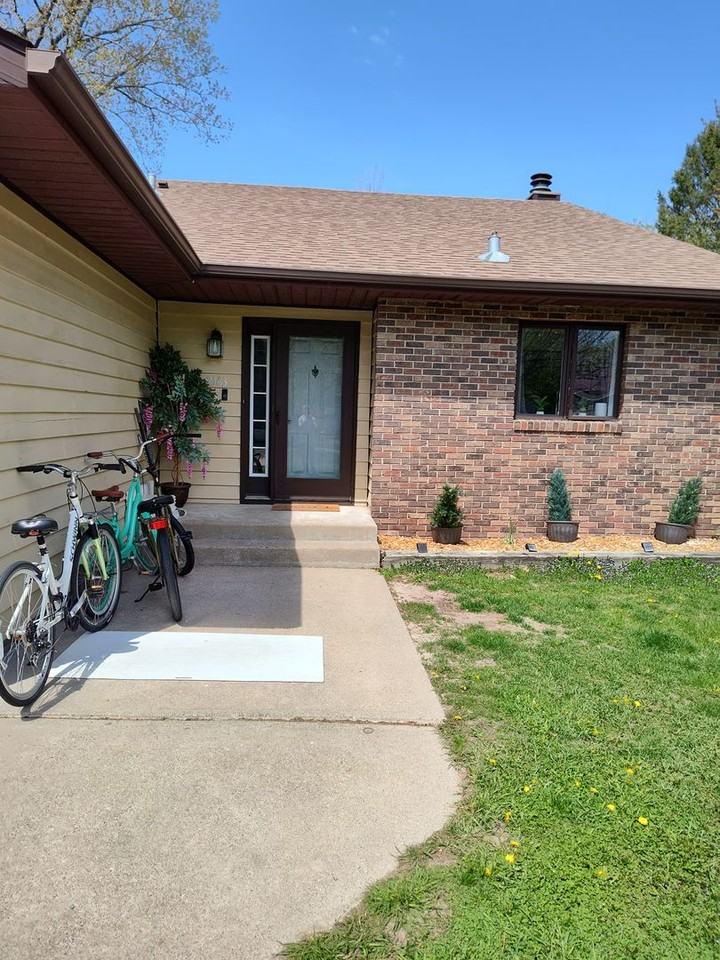 2463 Buffalo St - Photo 6 of 20