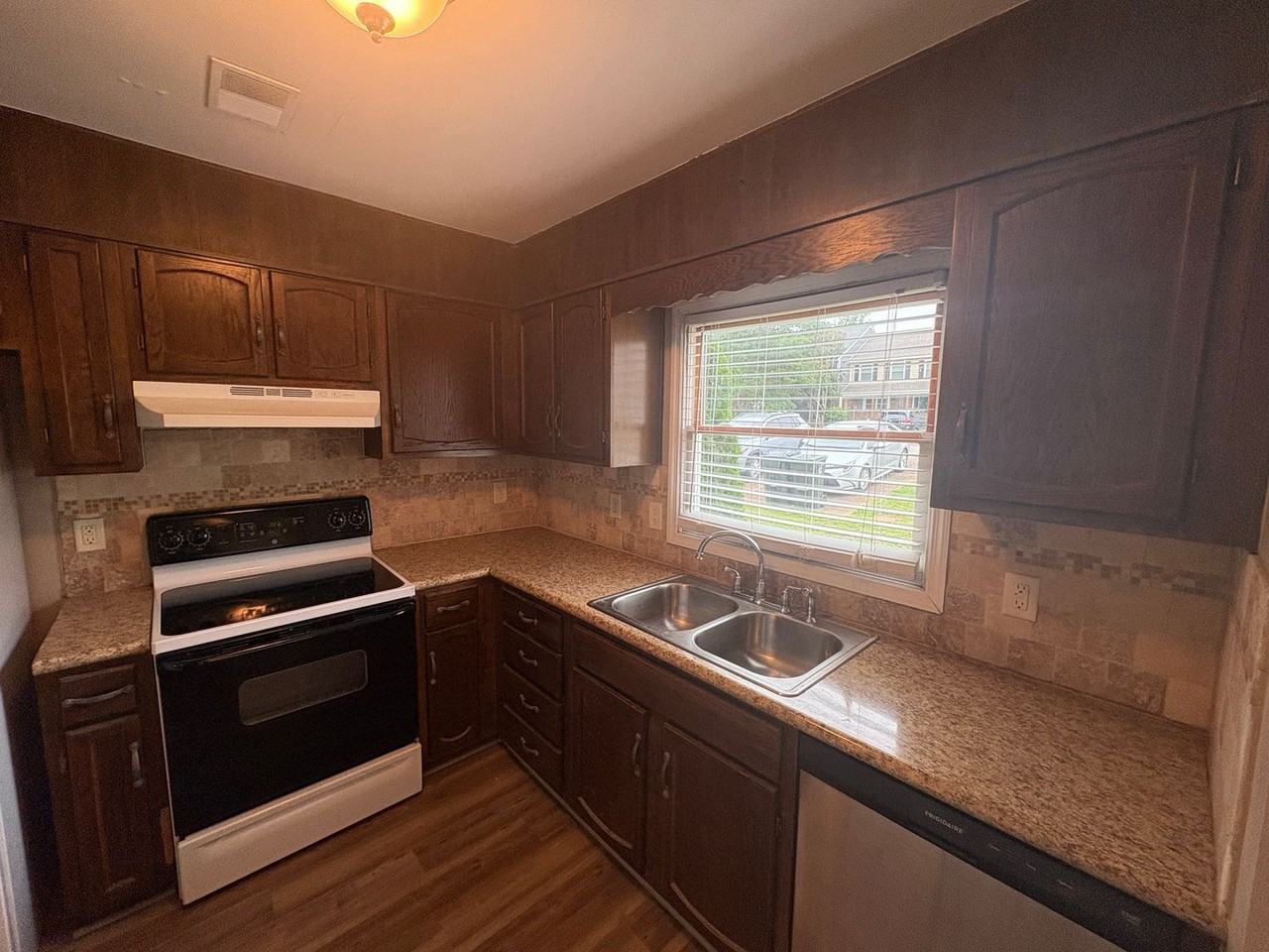 755 Cahaba Manor Trl - Photo 3 of 18