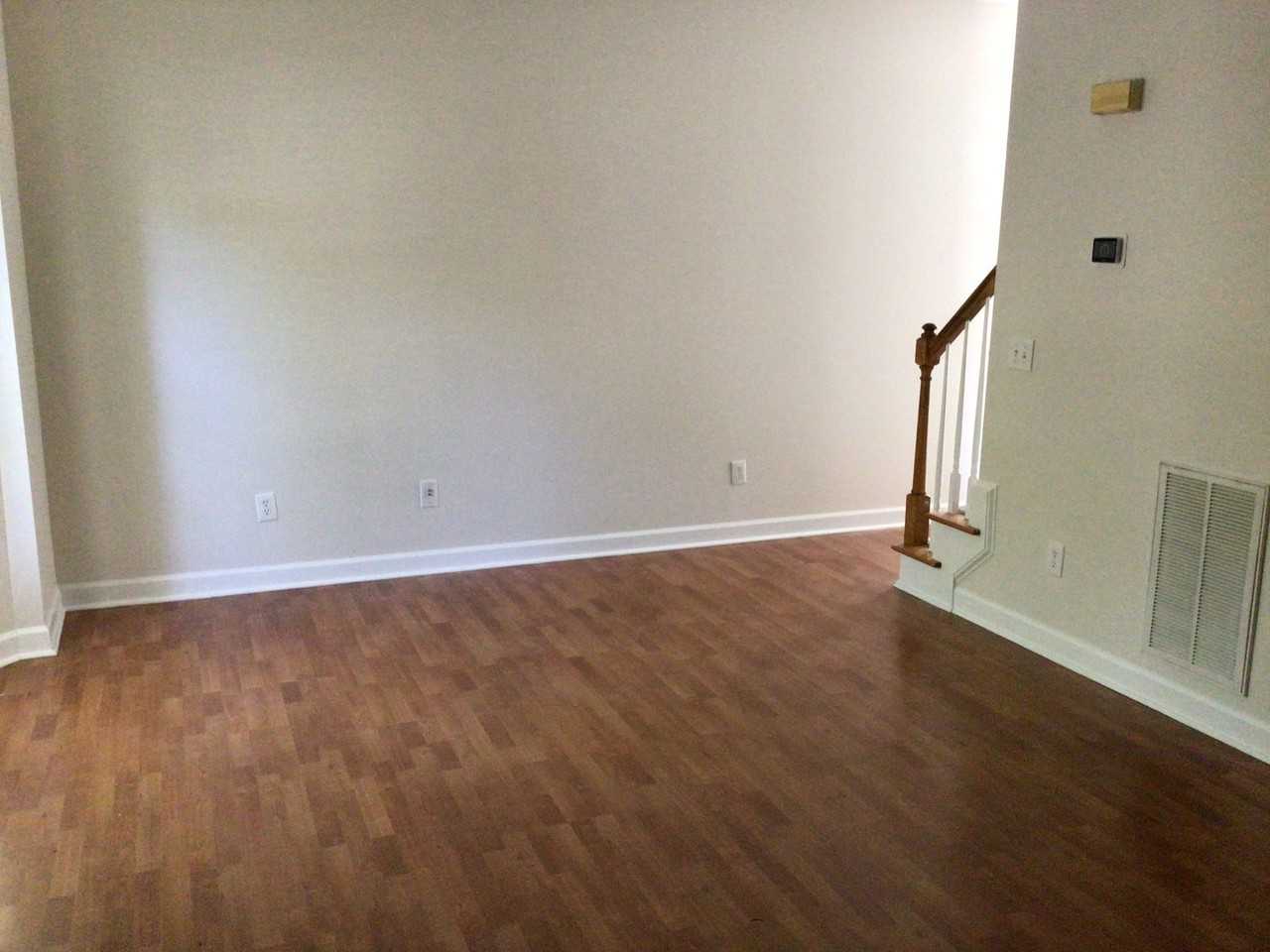 504 E Maple Ave - Photo 3 of 11
