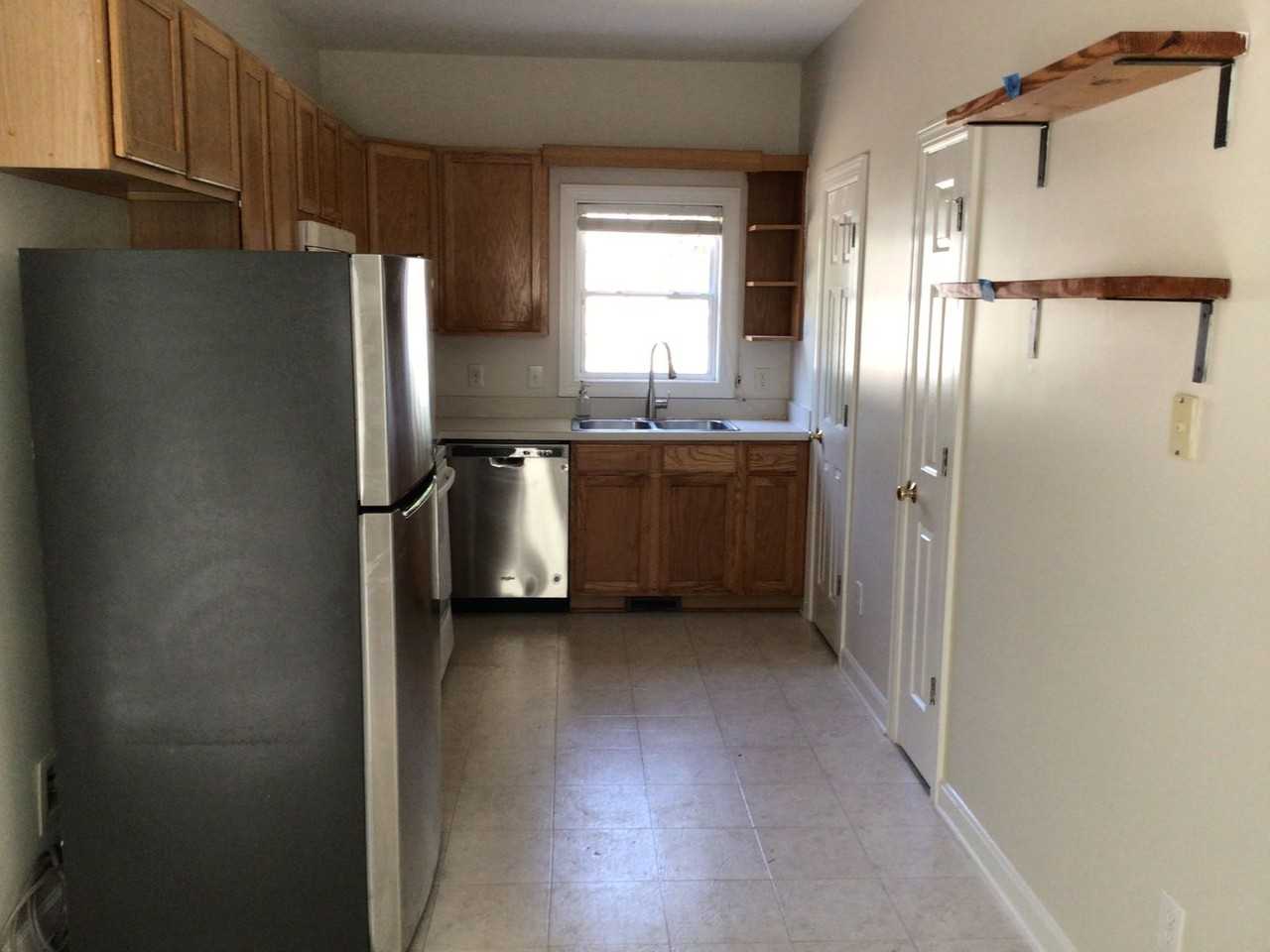 504 E Maple Ave - Photo 4 of 11