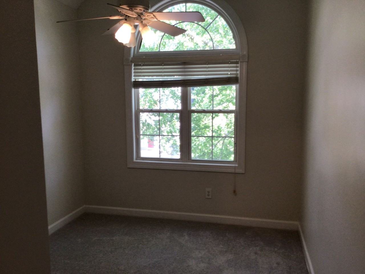 504 E Maple Ave - Photo 5 of 11