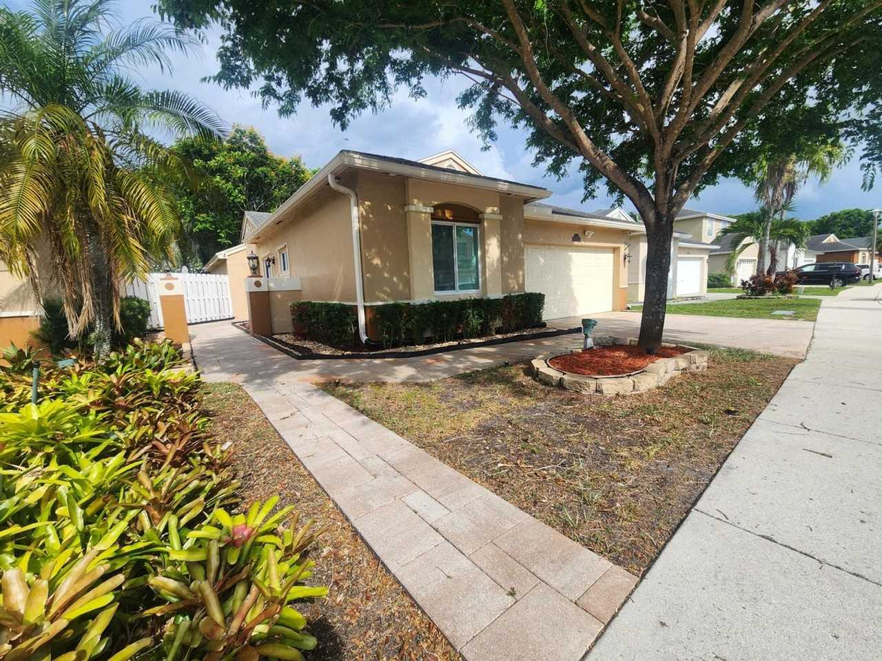 250 E Riverbend Dr #250 - Photo 4 of 22