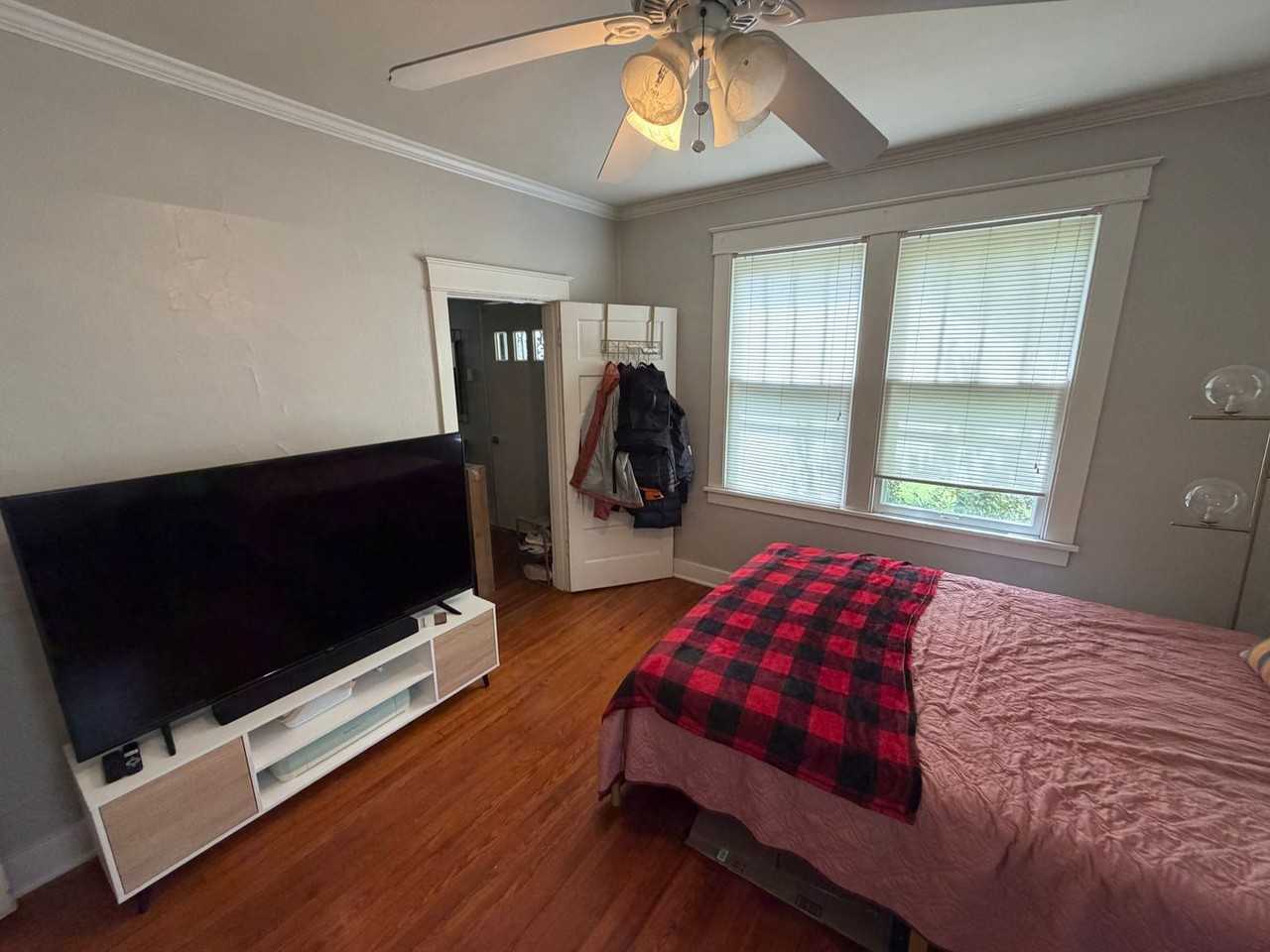 5110 Lee Ave - Photo 6 of 16