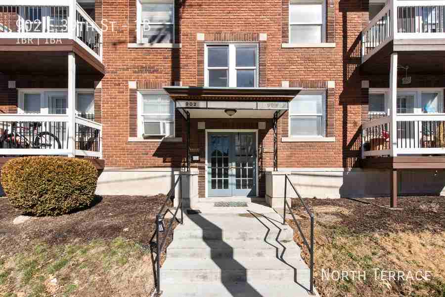 902 E 39th - Photo 2 of 4