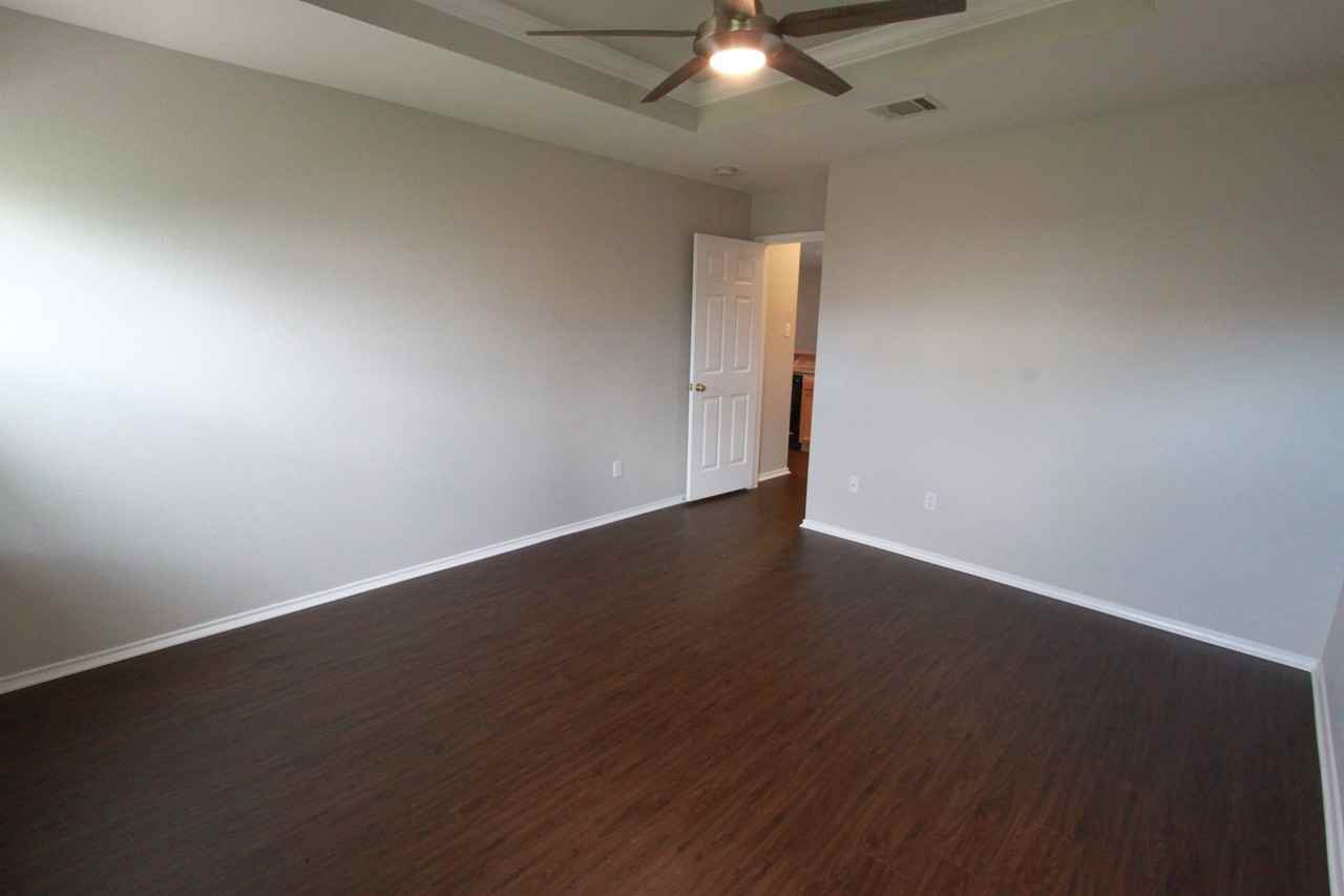 220 Madison Ln - Photo 3 of 34