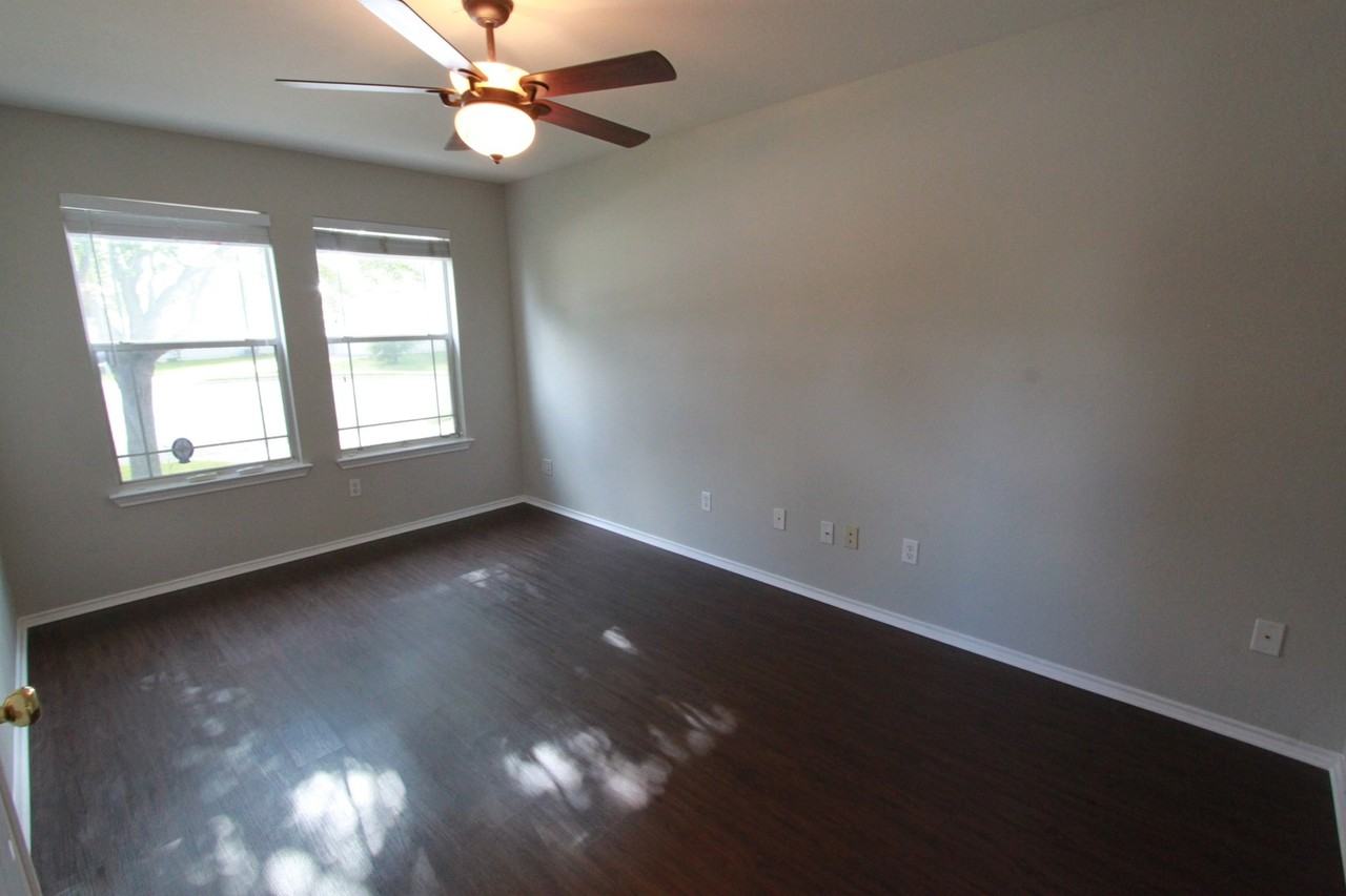 220 Madison Ln - Photo 6 of 34