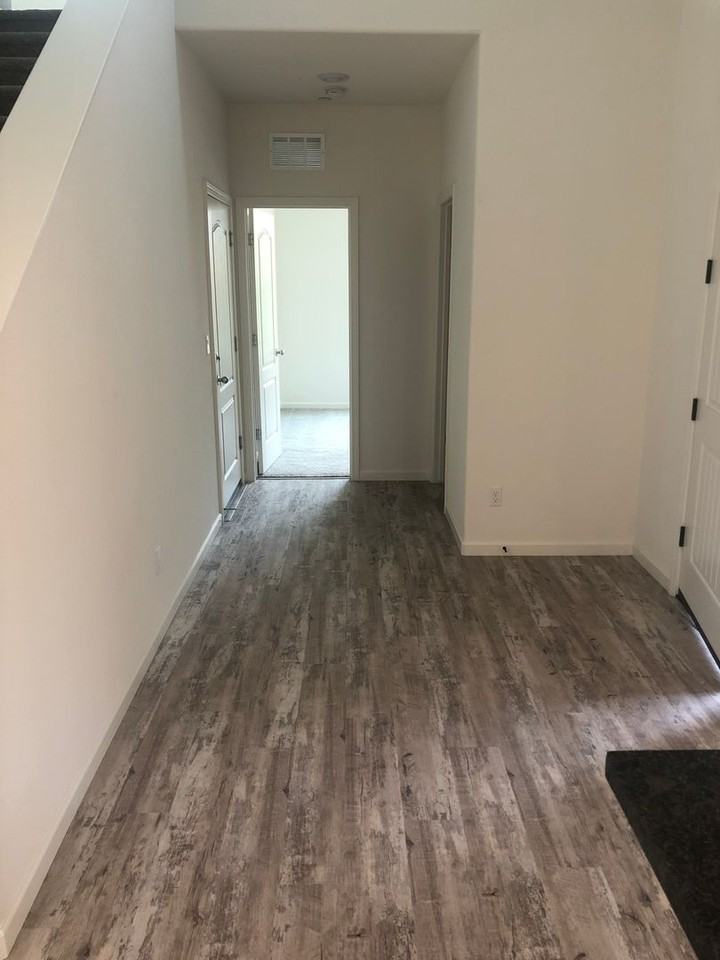 3249 Sunny Gate Ln - Photo 4 of 34