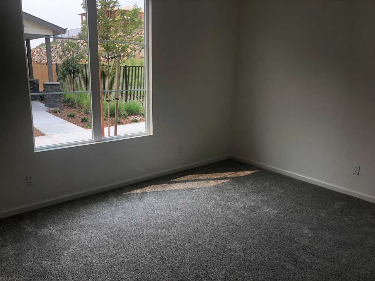 3249 Sunny Gate Ln - Photo 5 of 34