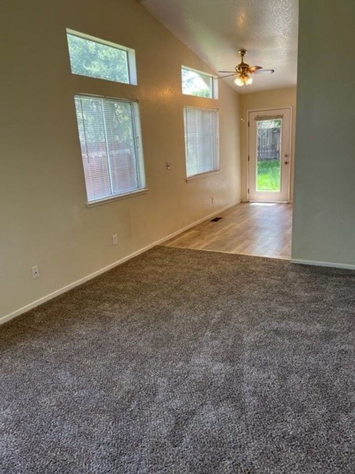 7635 Devonshire Ln - Photo 3 of 11