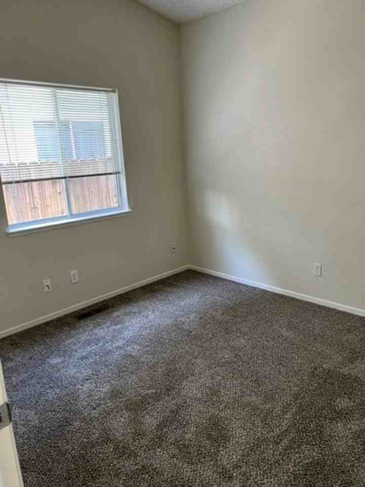 7635 Devonshire Ln - Photo 7 of 11