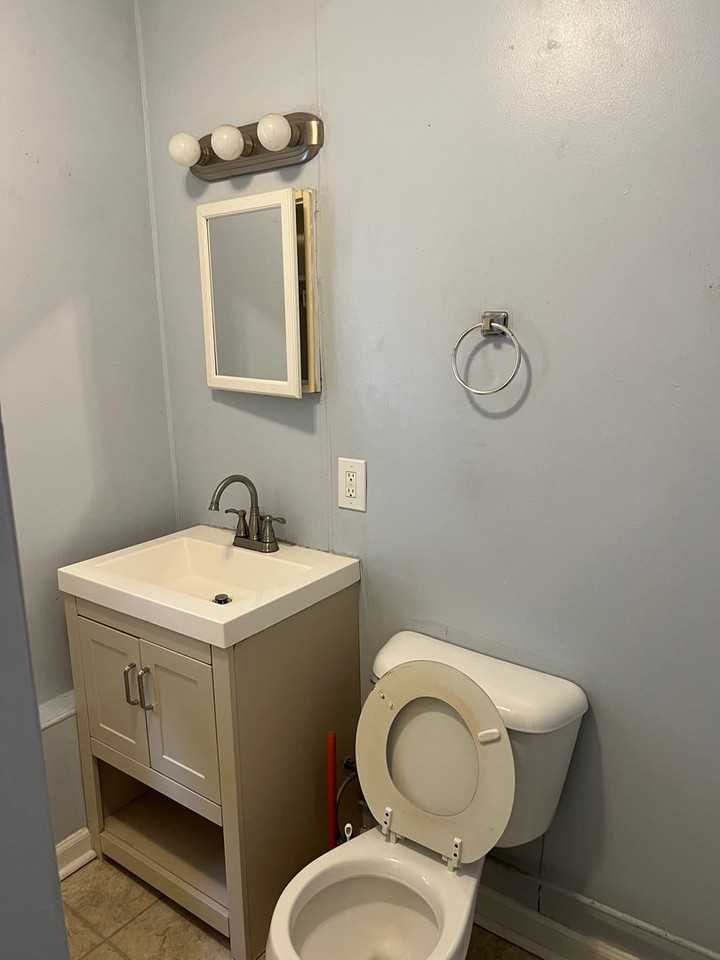 1058 Clinton Ave S - Photo 4 of 10