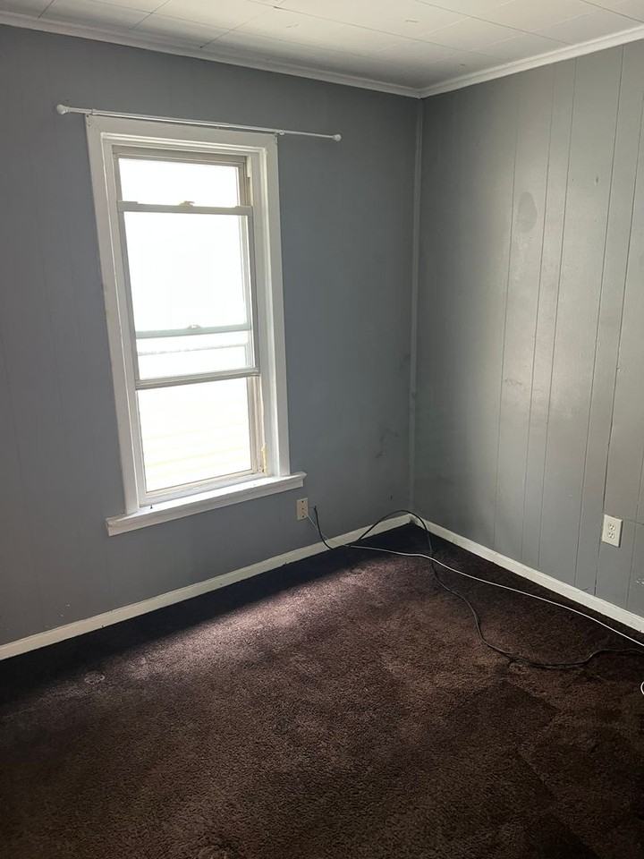 1058 Clinton Ave S - Photo 7 of 10