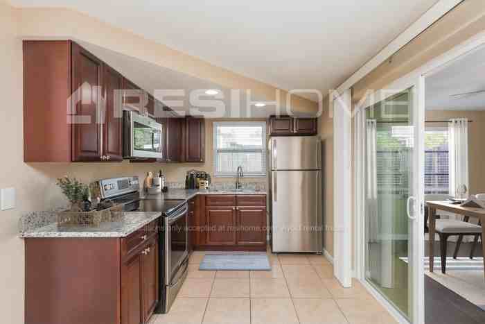 3539 Oxford Dr - Photo 2 of 15