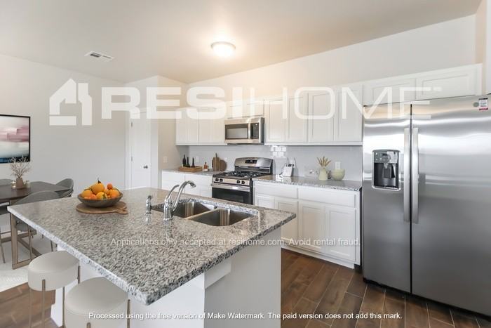 1190 Round Leaf Rd - Photo 3 of 17