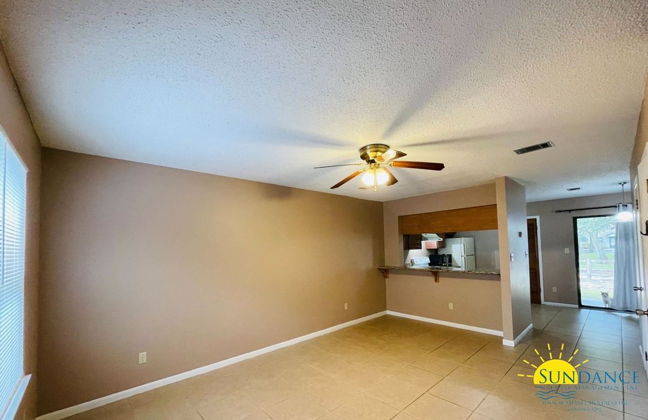 696 Tyner St - Photo 2 of 12