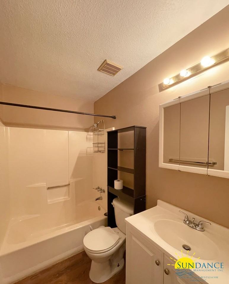 696 Tyner St - Photo 6 of 12
