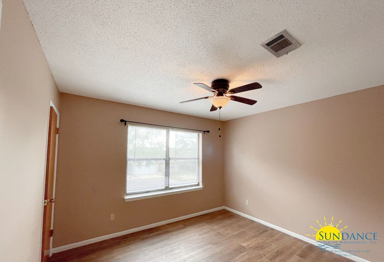 696 Tyner St - Photo 7 of 12