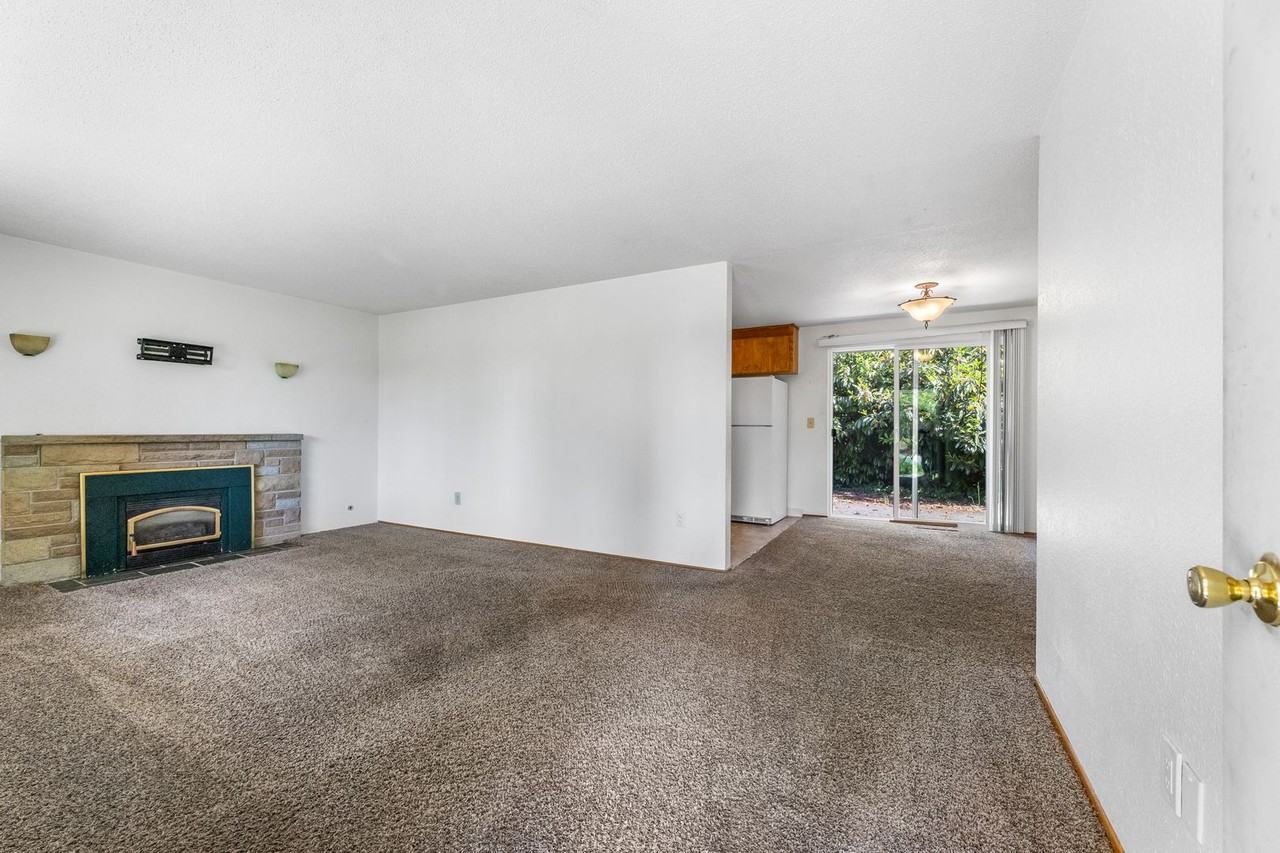 9301 Elwood Dr Sw - Photo 4 of 15