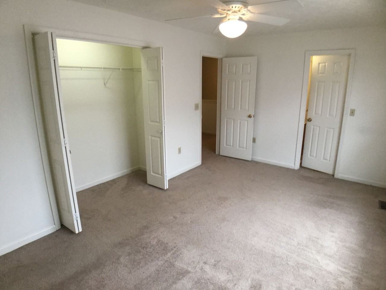 570 Kamran Dr - Photo 2 of 9