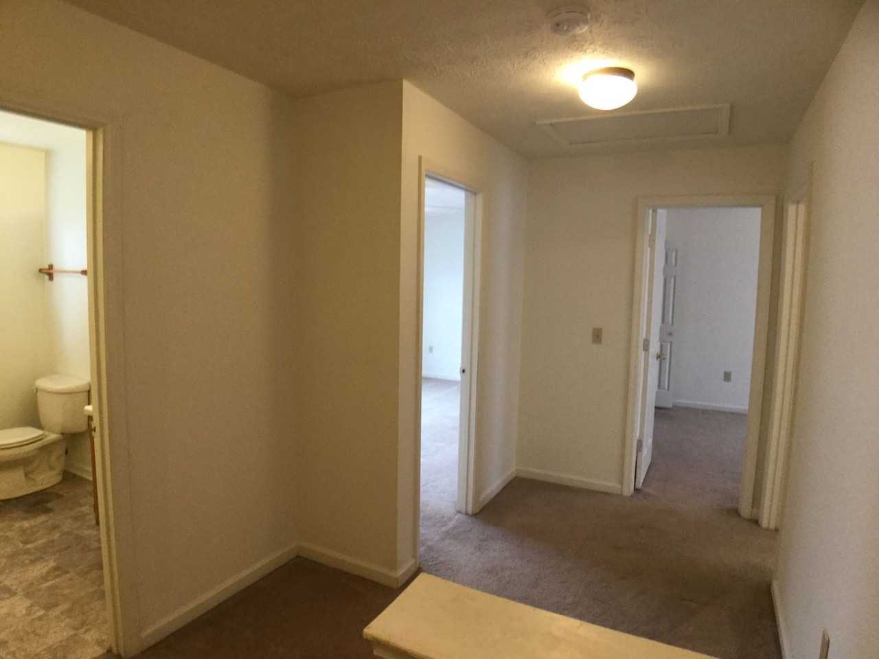570 Kamran Dr - Photo 3 of 9