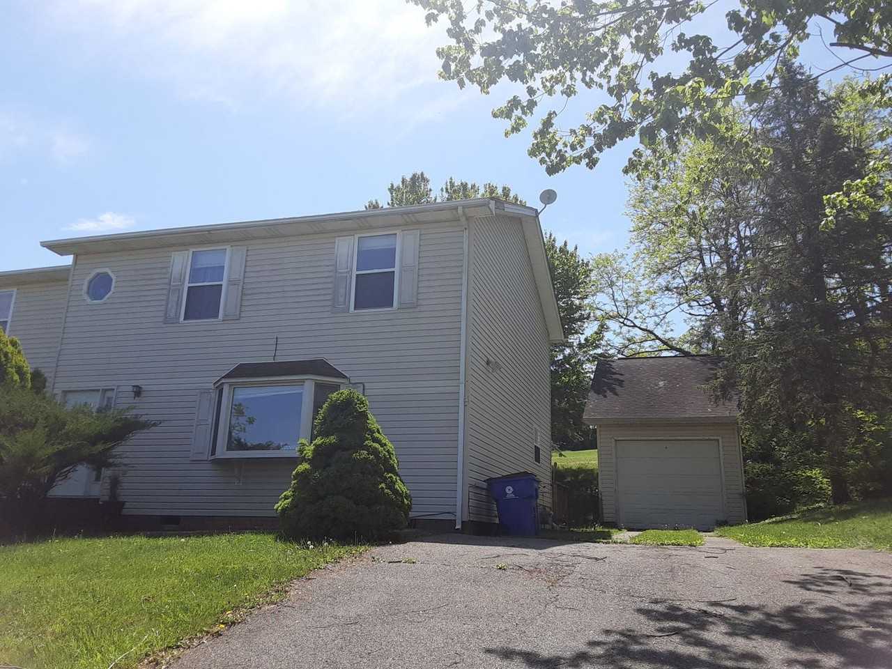 570 Kamran Dr - Photo 6 of 9