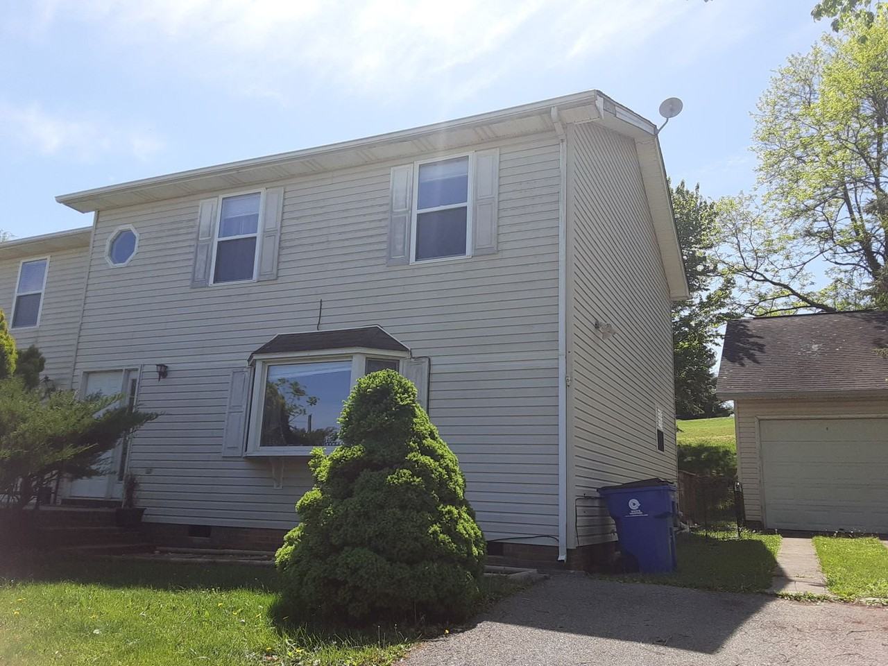 570 Kamran Dr - Photo 7 of 9