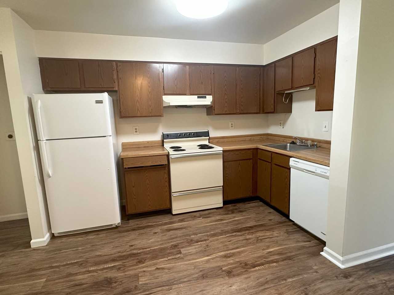 220 Kimberly Way - Photo 2 of 7