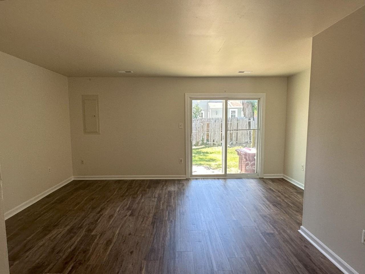 220 Kimberly Way - Photo 3 of 7