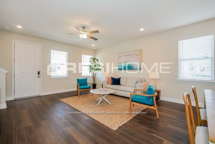 8069 Arrowwood Loop - Photo 3 of 19