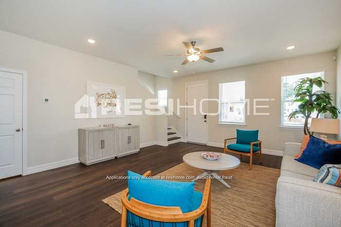 8069 Arrowwood Loop - Photo 4 of 19