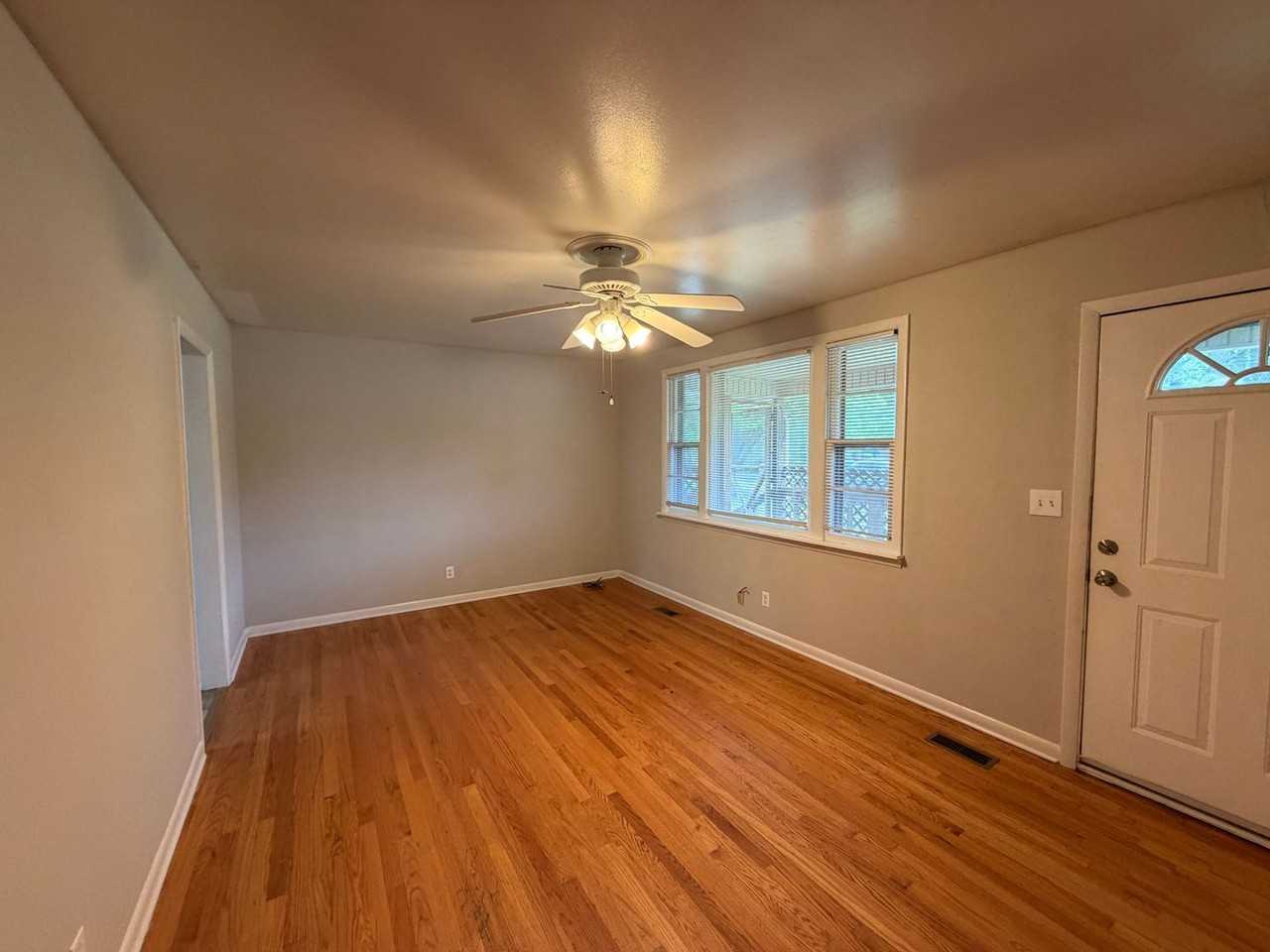 1911 Wren St - Photo 2 of 16