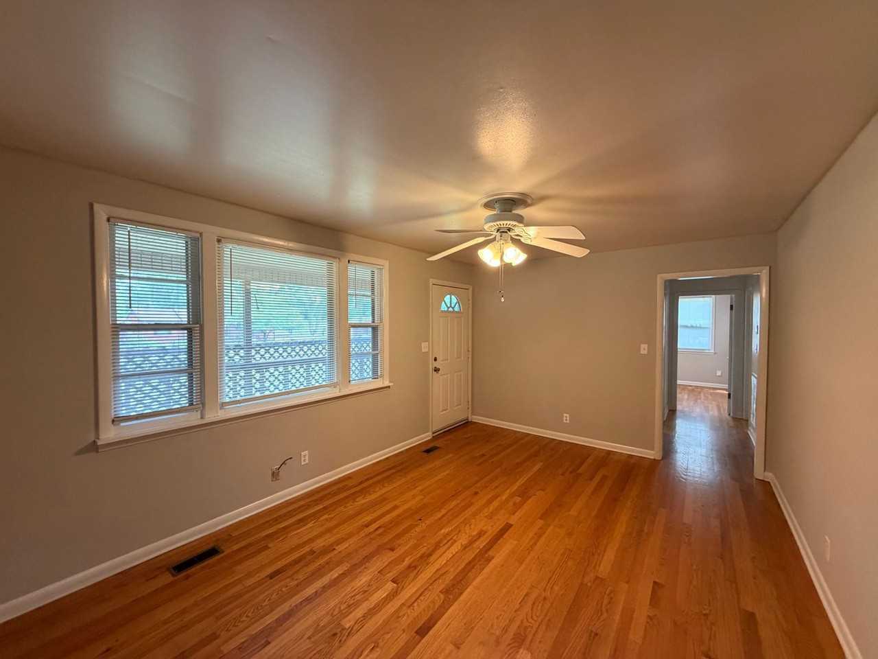 1911 Wren St - Photo 3 of 16