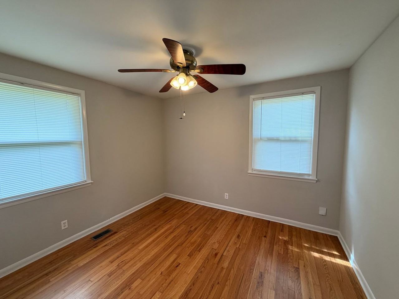 1911 Wren St - Photo 6 of 16