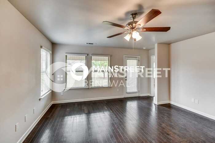6672 Woodford Ln - Photo 4 of 17