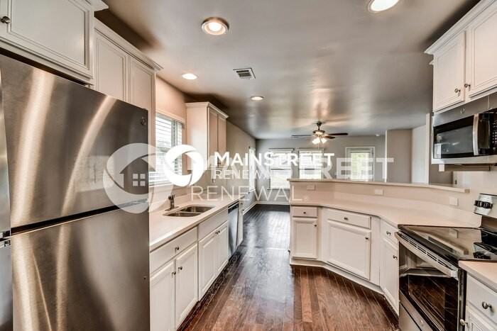 6672 Woodford Ln - Photo 7 of 17